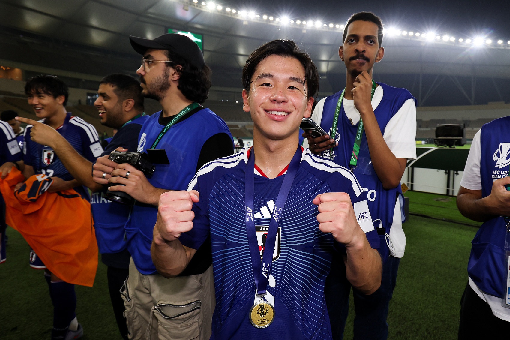 身手全能！朱·霍勒迪16中10贡献25分5板7助 三分9中4